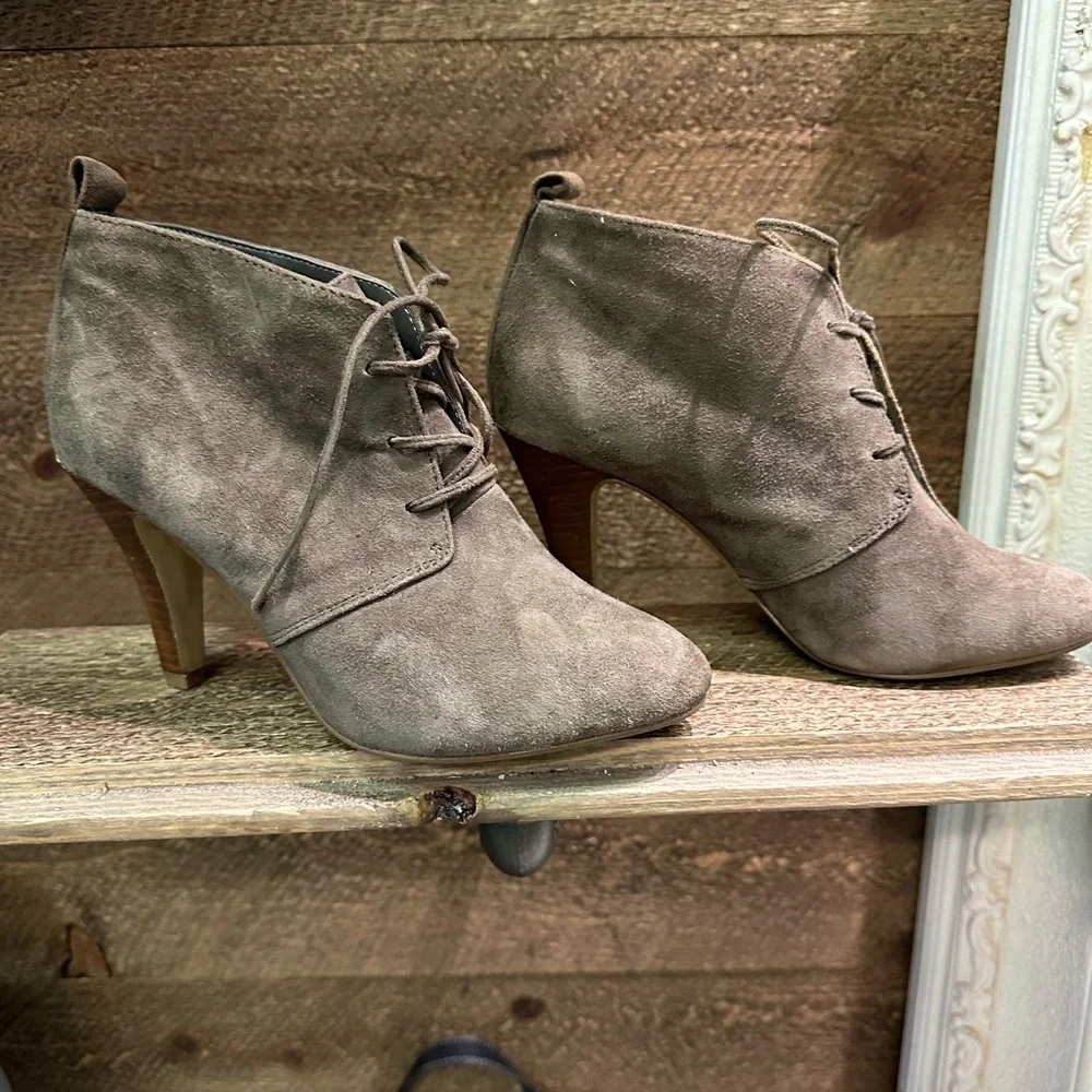 Alfani Suede lace up ankle booties Size 5.5